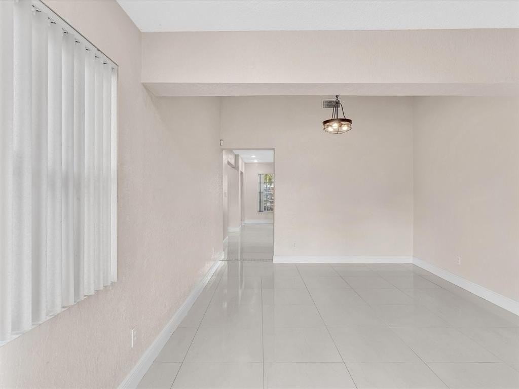 6831 Nw 81st Pl - Photo 4 of 50