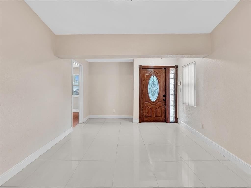 6831 Nw 81st Pl - Photo 6 of 50