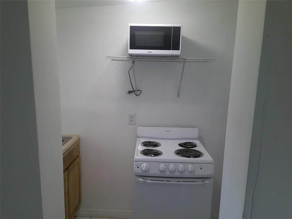 7400 Panama St - Photo 4 of 8