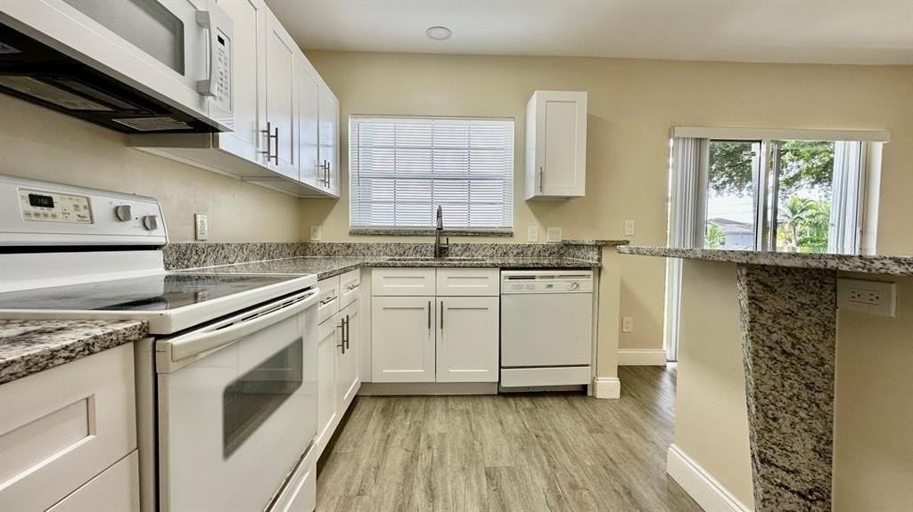 6910 Nw 70th Ave #6910 - Photo 3 of 19