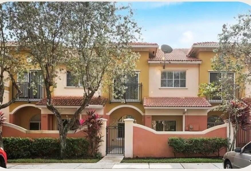 1209 Santa Catalina Ln