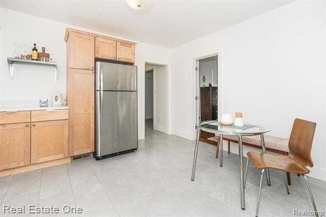 2392 W Auburn Rd - Photo 5 of 20