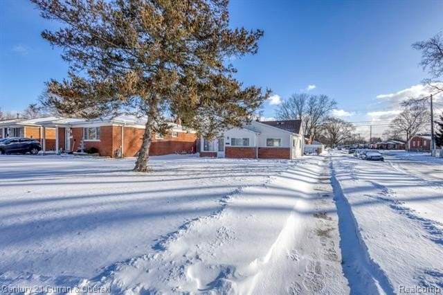 8402 Robindale Ave - Photo 3 of 27