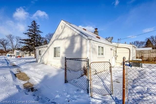 8402 Robindale Ave - Photo 4 of 27