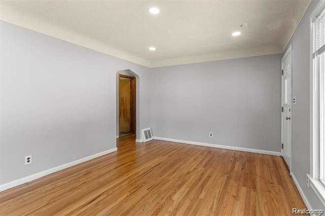 4127 Howard St - Photo 3 of 22