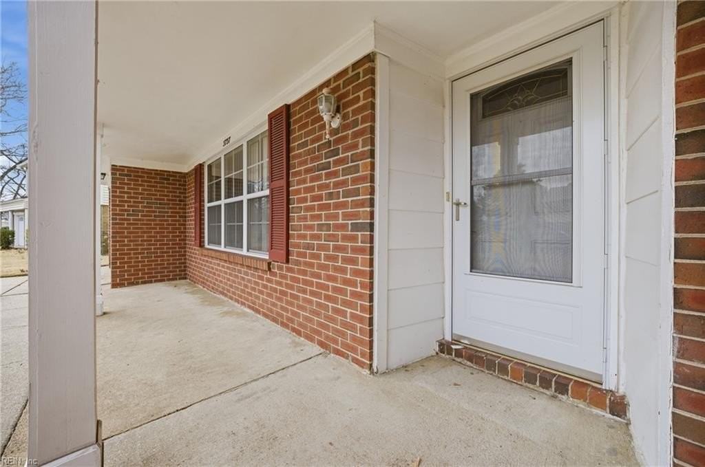 3737 Strathmoor Cir - Photo 4 of 39