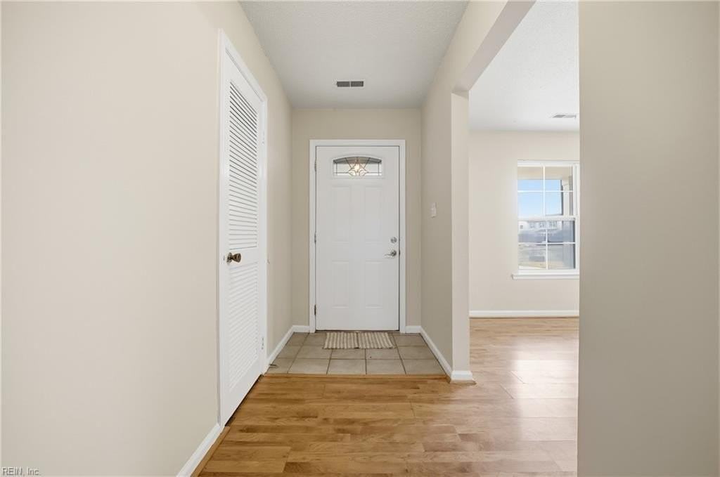 3737 Strathmoor Cir - Photo 5 of 39