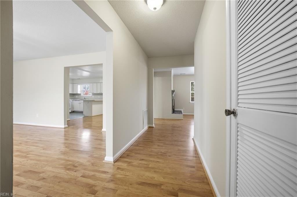 3737 Strathmoor Cir - Photo 6 of 39