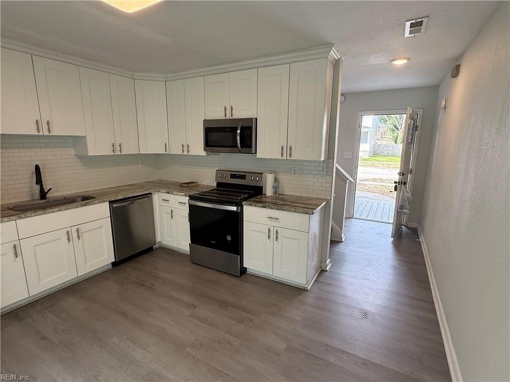 740 21st St - Photo 3 of 12