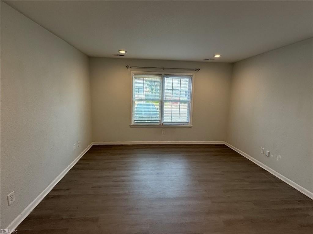 740 21st St - Photo 6 of 12