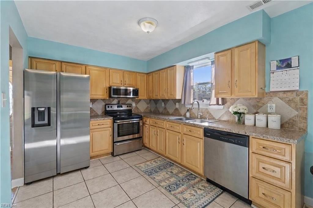 1729 Aquamarine Dr - Photo 5 of 22