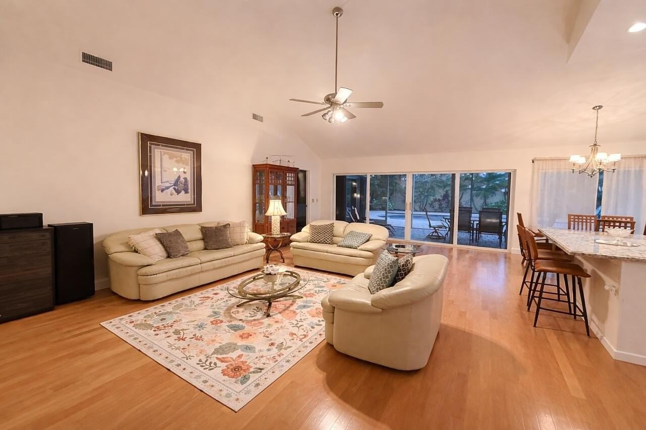 100 Cape Pointe Cir - Photo 2 of 33