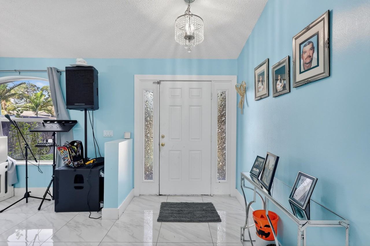 1121 Sw Ivanhoe St - Photo 3 of 50