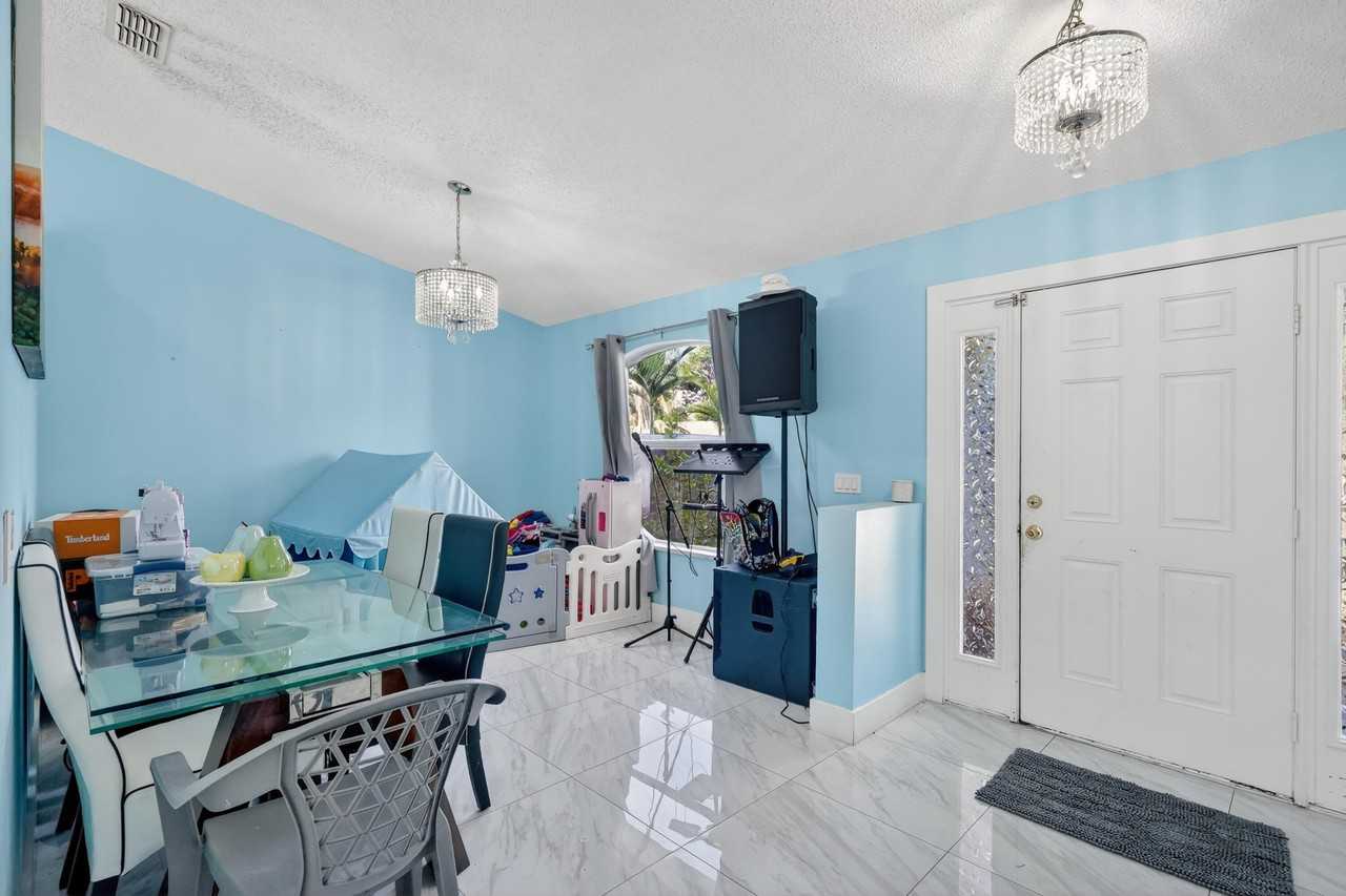 1121 Sw Ivanhoe St - Photo 5 of 50