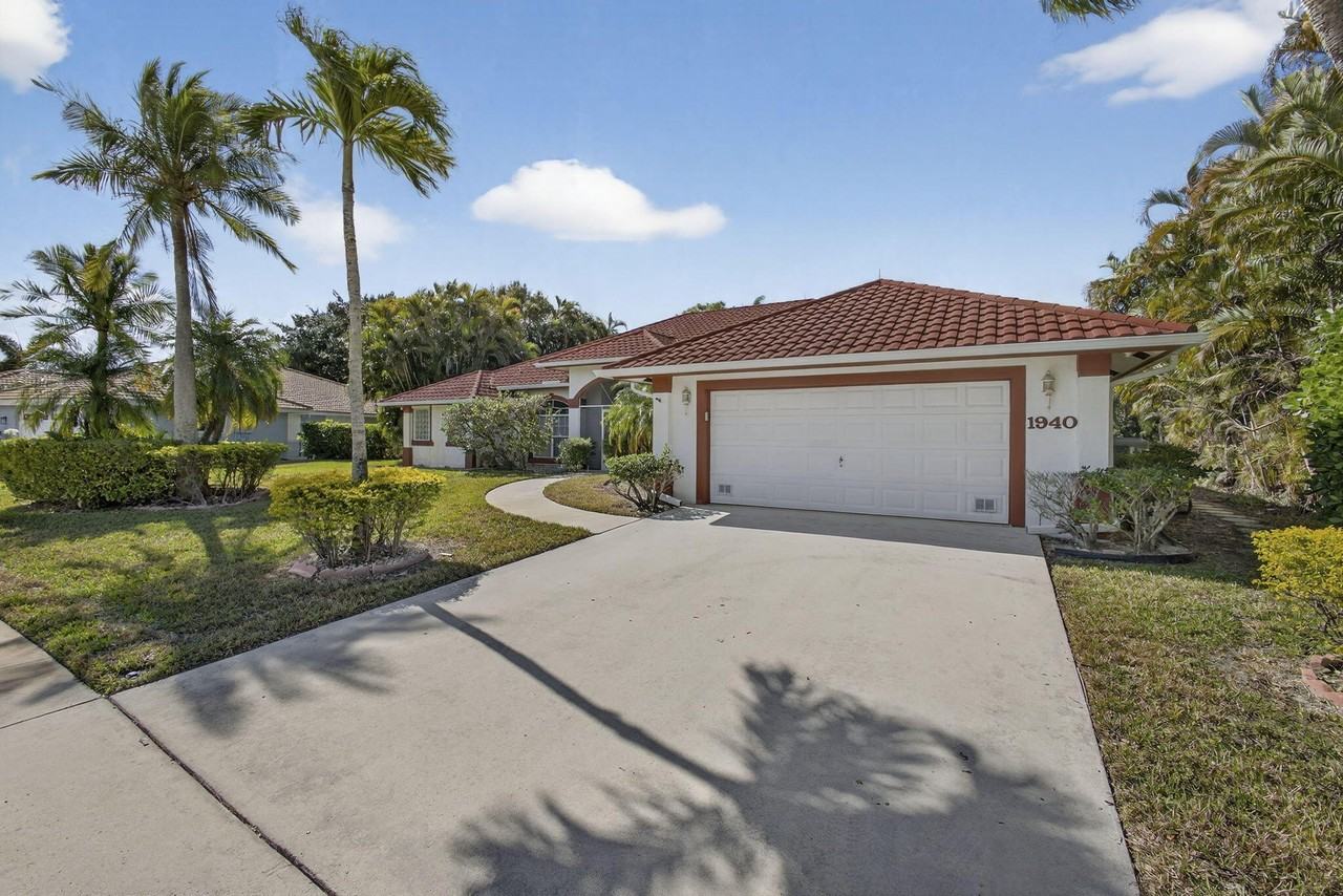 1940 S Club Dr - Photo 3 of 50