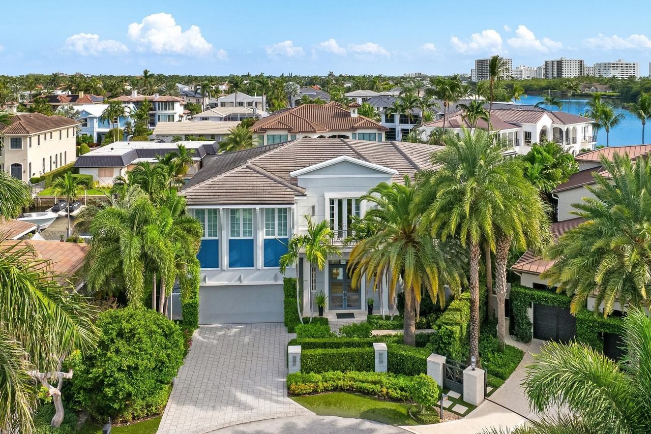 863 Enfield St - Photo 5 of 50