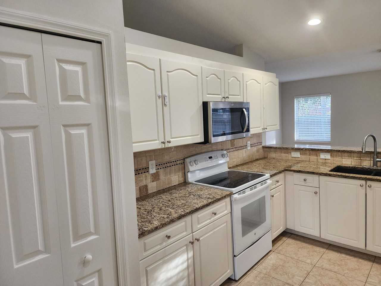 1516 Sw Escobar Ln - Photo 3 of 18