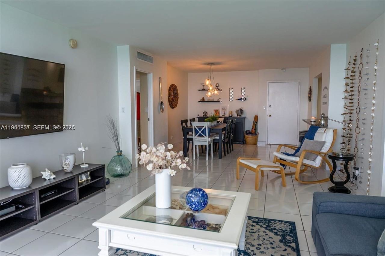 3140 S Ocean Dr #1705 - Photo 6 of 8