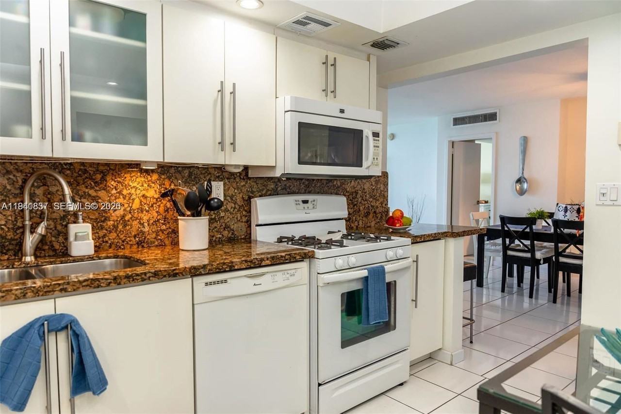 3140 S Ocean Dr #1705 - Photo 7 of 8