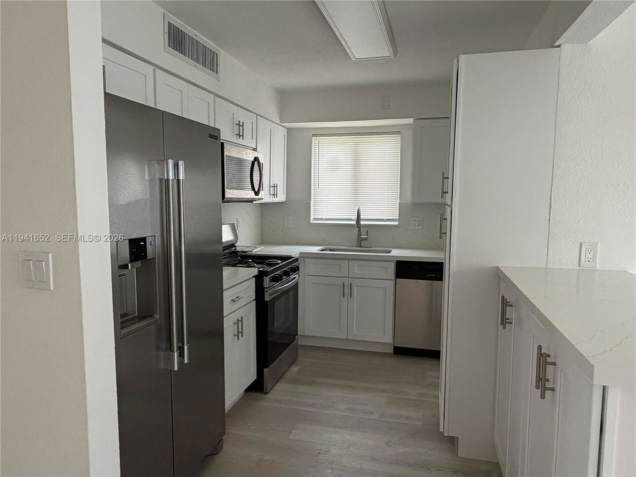 3581 Sw 13th Ct - Photo 2 of 8