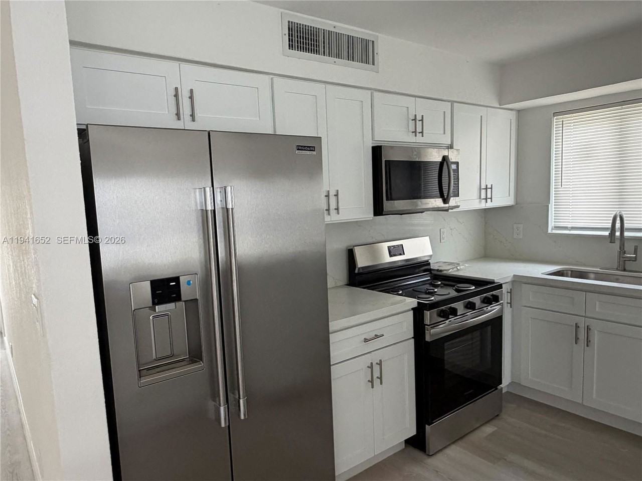 3581 Sw 13th Ct - Photo 3 of 8