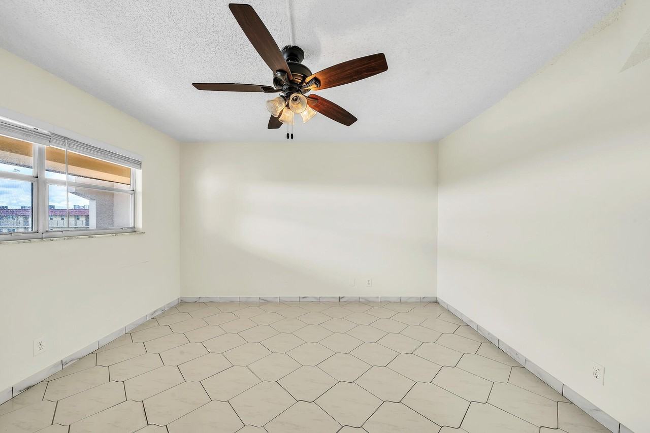 3524 Via Poinciana #604 - Photo 7 of 50