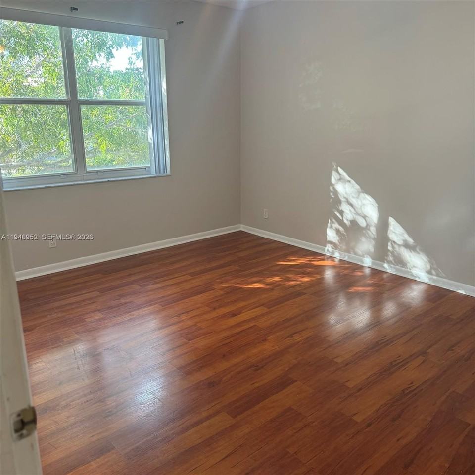 549 Racquet Club Rd #32 - Photo 7 of 8