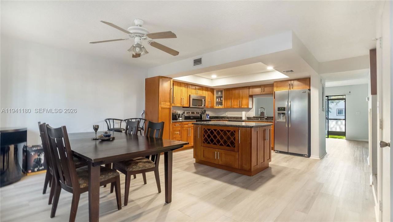 9487 Nw 42nd St #9487 - Photo 2 of 8