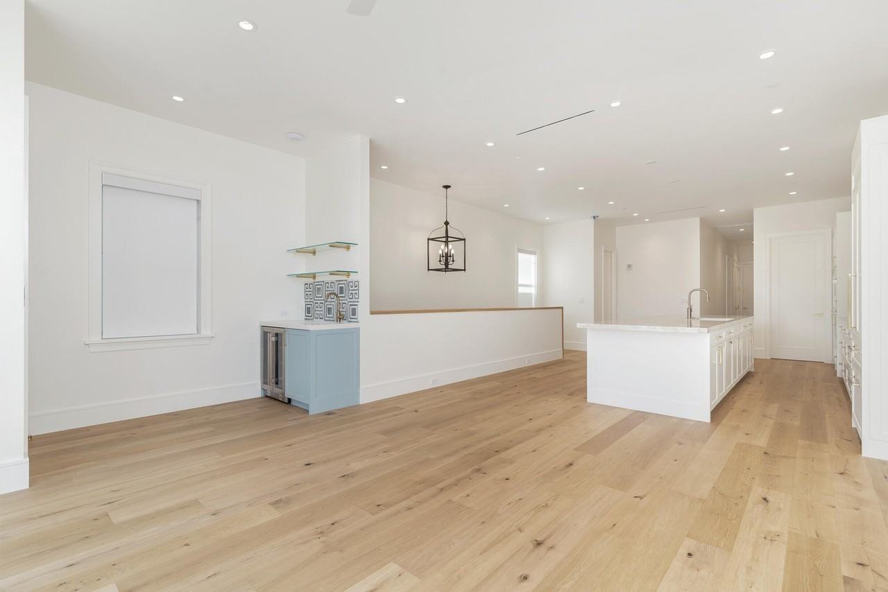 261 Royal Poinciana Way - Photo 3 of 28