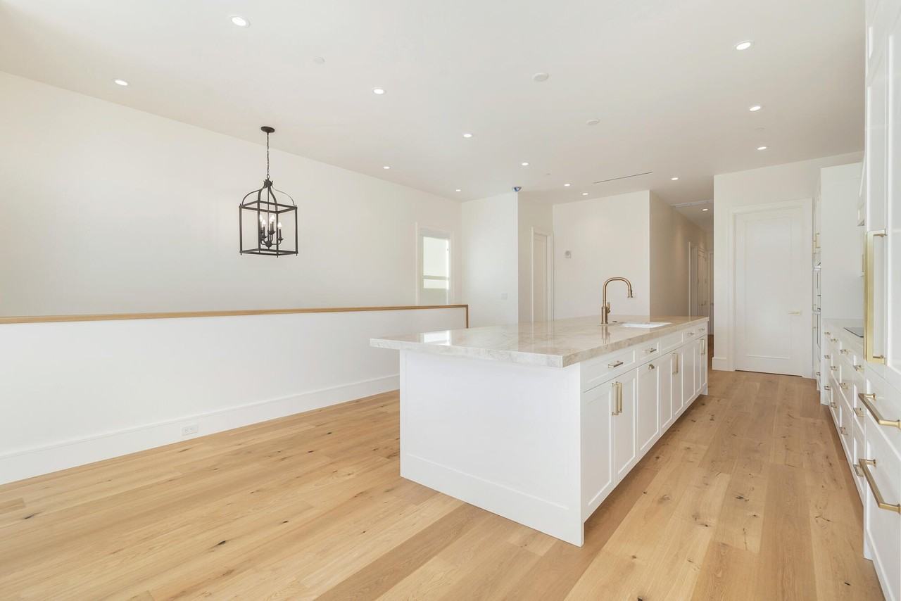 261 Royal Poinciana Way - Photo 4 of 28