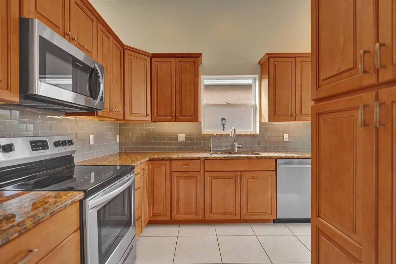 16658 La Mesa Dr - Photo 3 of 50