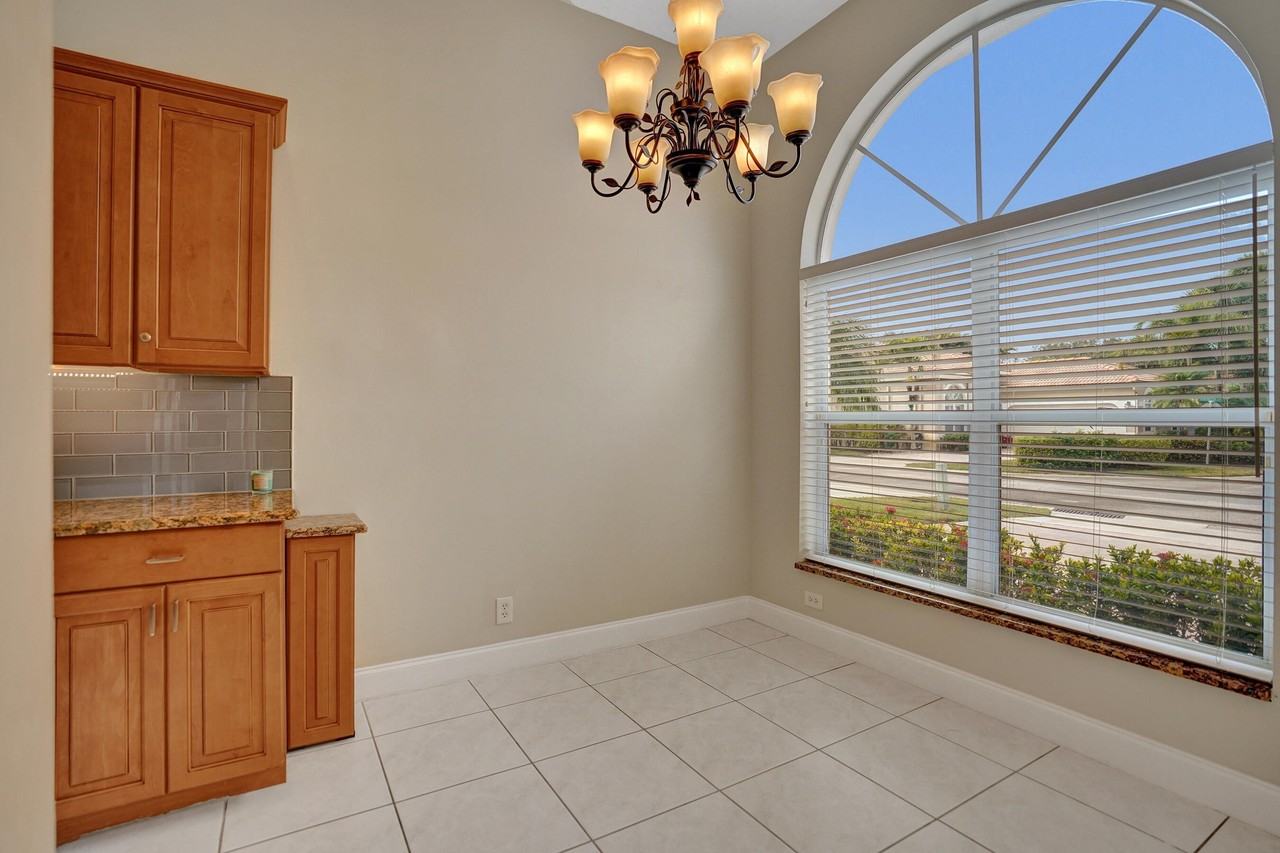 16658 La Mesa Dr - Photo 5 of 50