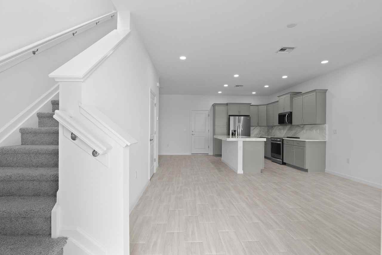 4616 Longwood Lake Sq - Photo 4 of 50