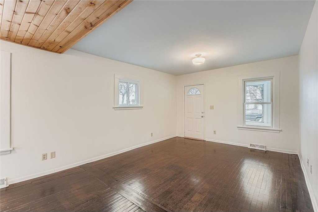 475 475 Lawson Ave Avenue W - Photo 3 of 16