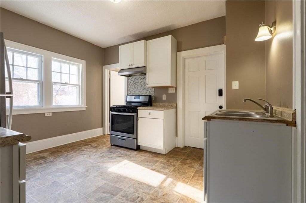 1917 Newton Ave N - Photo 7 of 15