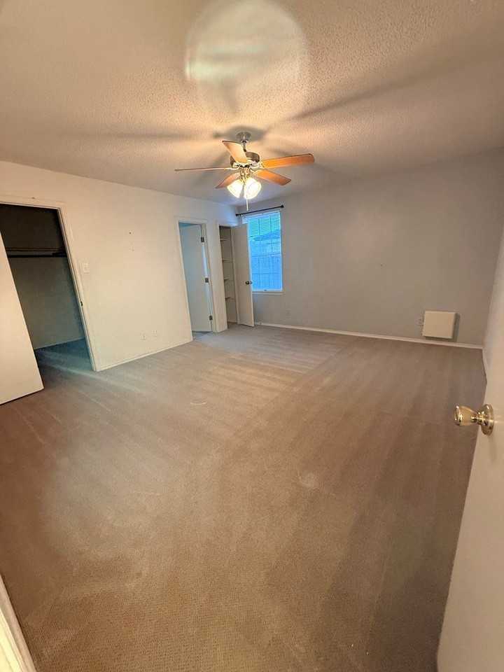 1219 Johnny Ln - Photo 6 of 13