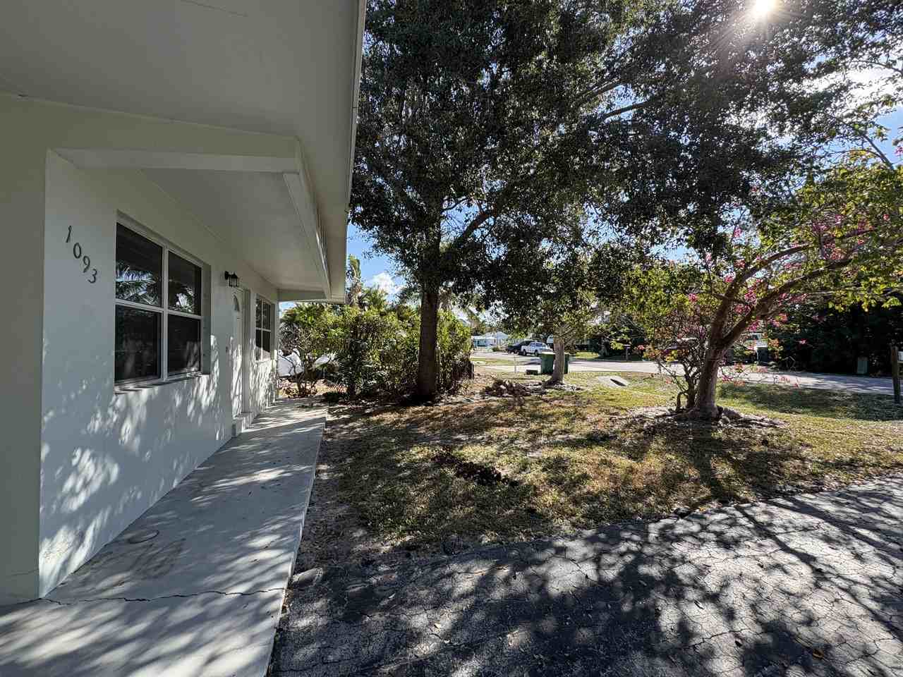 1093 Hollygate Ln #1 - Photo 3 of 25