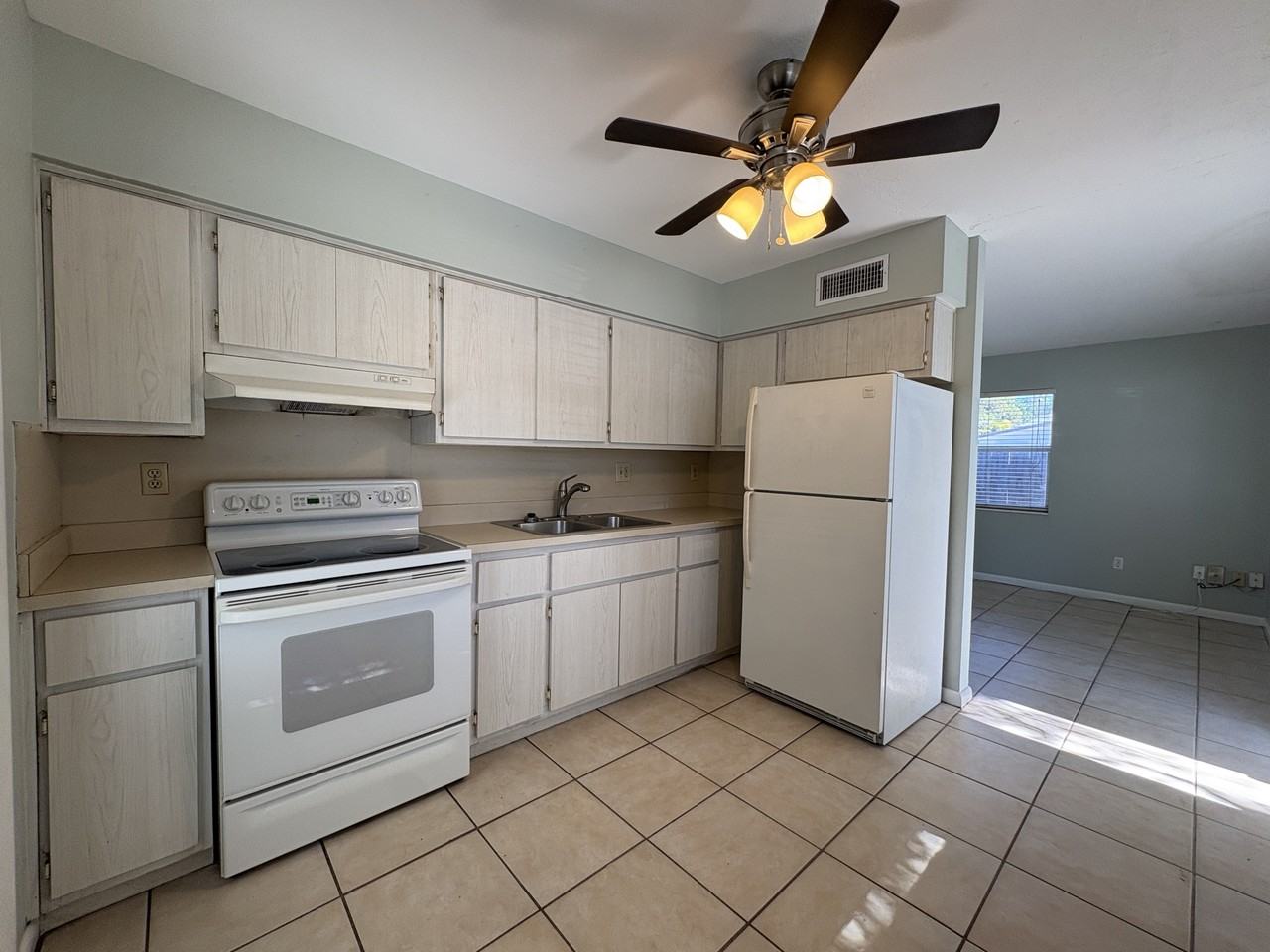 1093 Hollygate Ln #1 - Photo 7 of 25