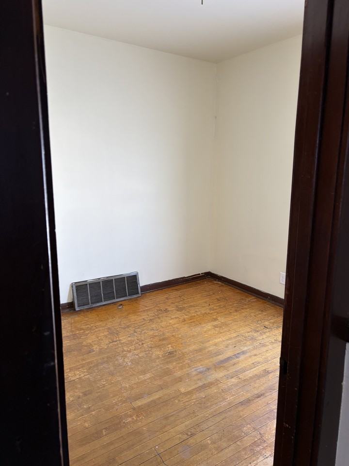 2312 W Lloyd St #2312UPPER - Photo 3 of 10