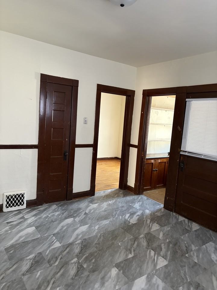 2312 W Lloyd St #2312UPPER - Photo 5 of 10