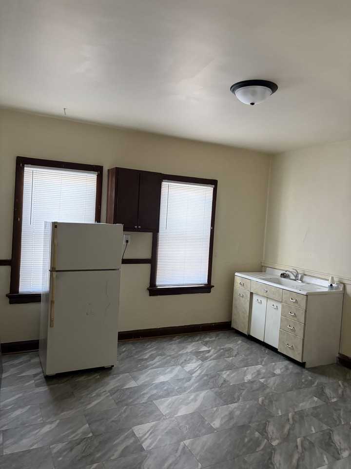 2312 W Lloyd St #2312UPPER - Photo 6 of 10