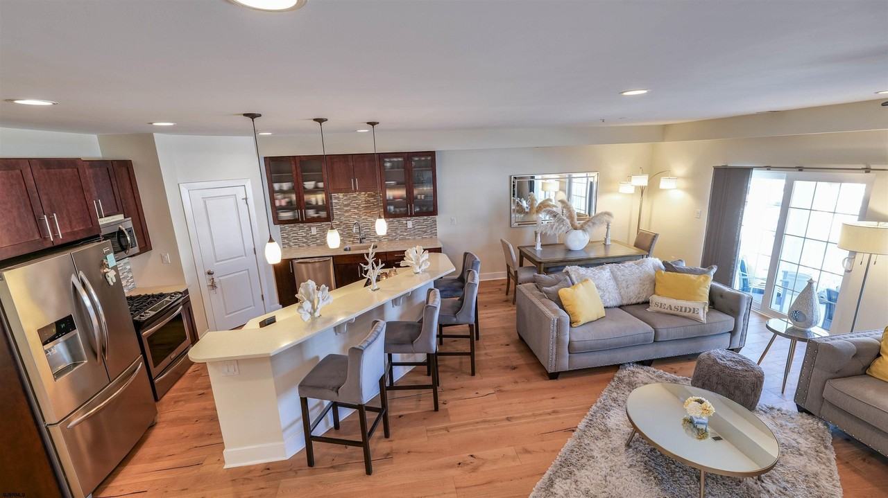 210 N Madison Ave - Photo 4 of 38