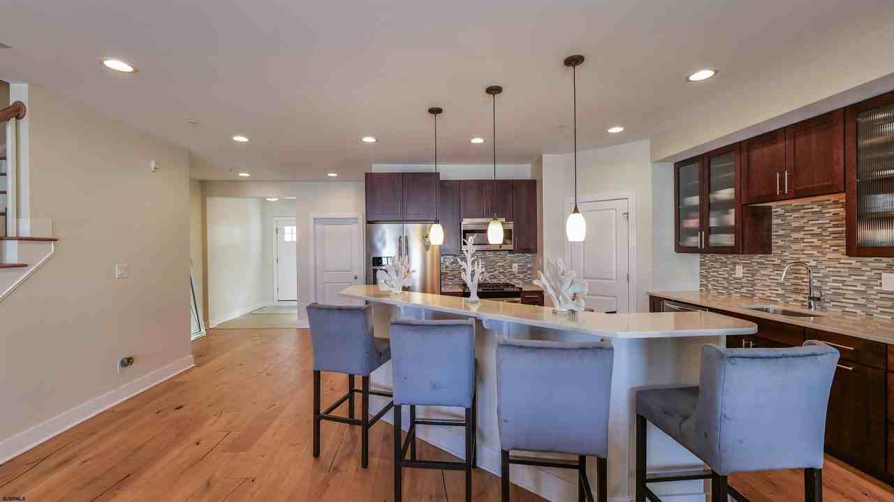 210 N Madison Ave - Photo 6 of 38