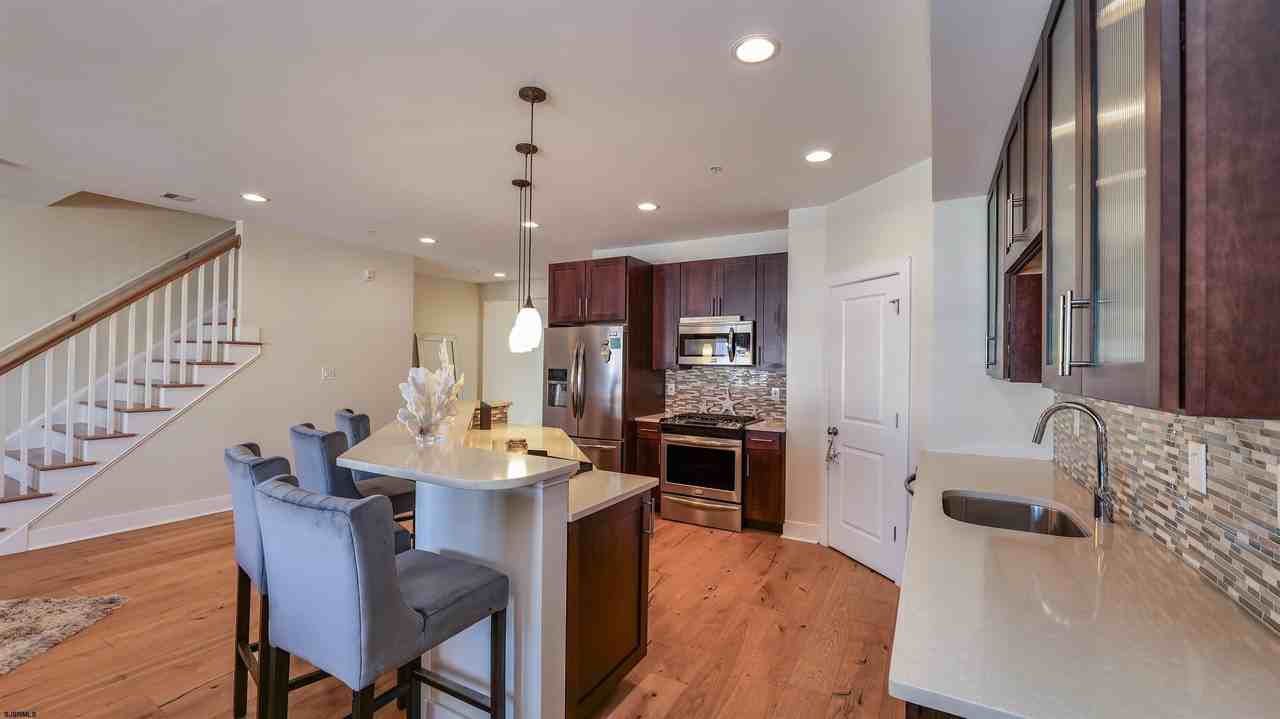 210 N Madison Ave - Photo 7 of 38