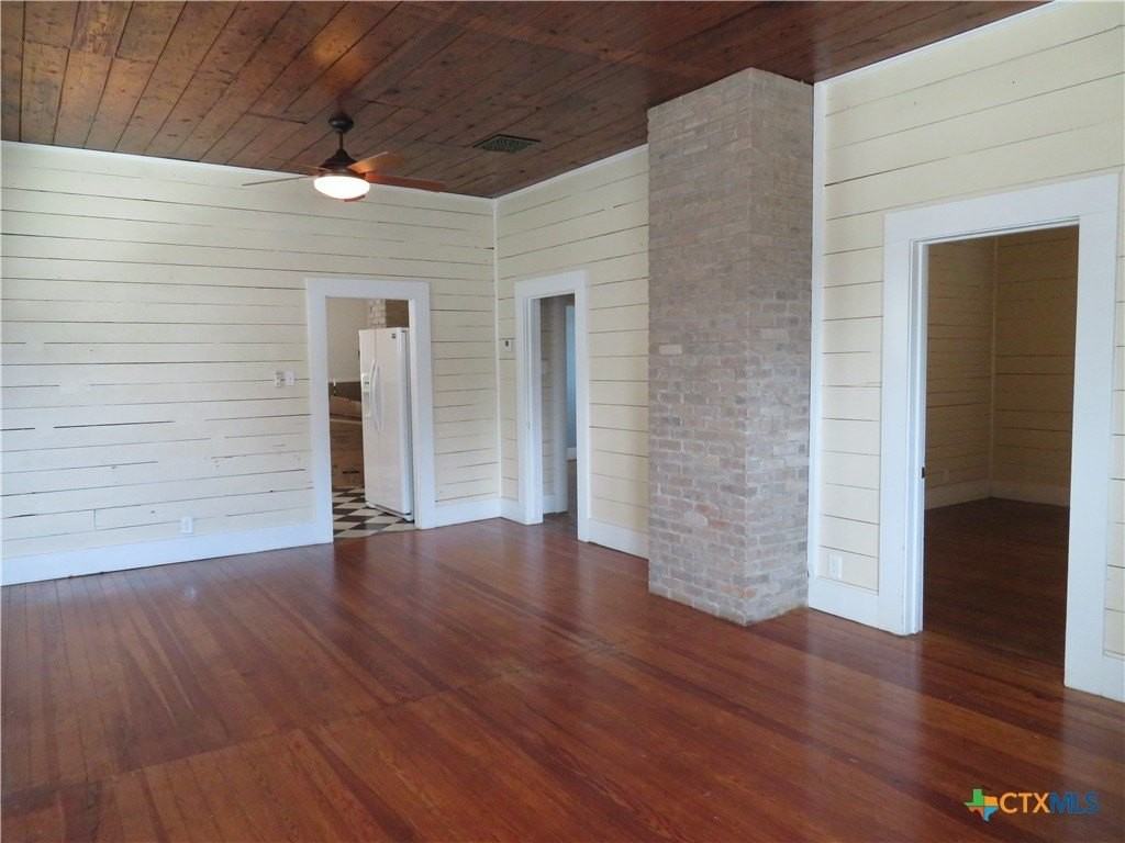 610 E Krezdorn St - Photo 4 of 28