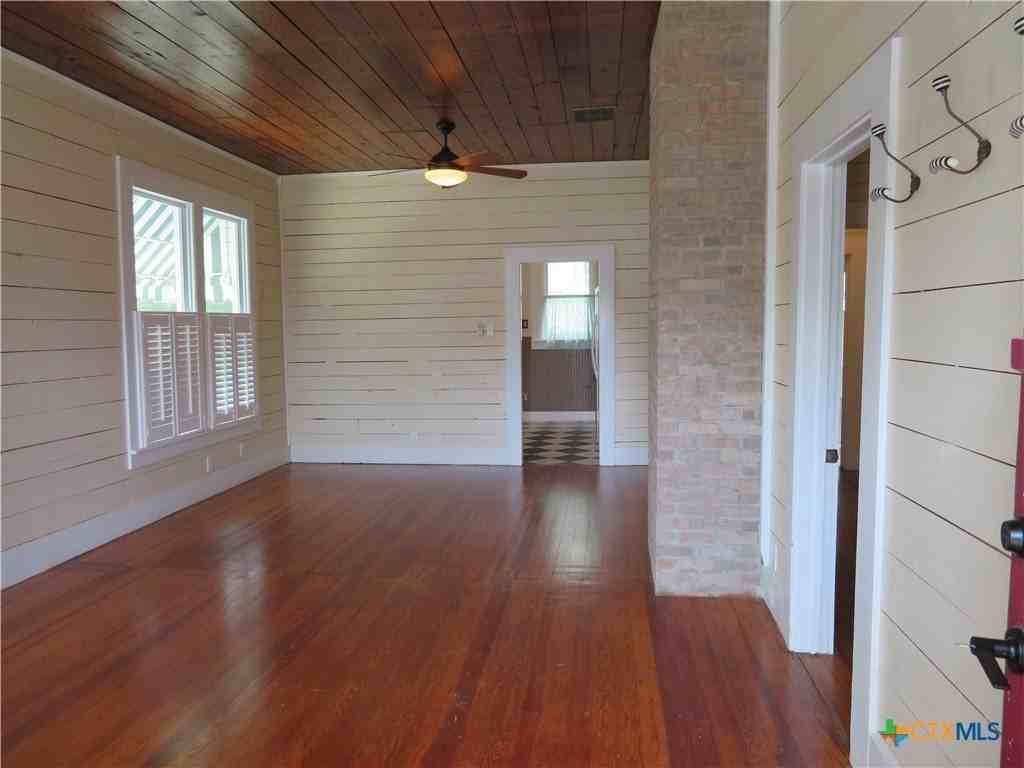 610 E Krezdorn St - Photo 6 of 28