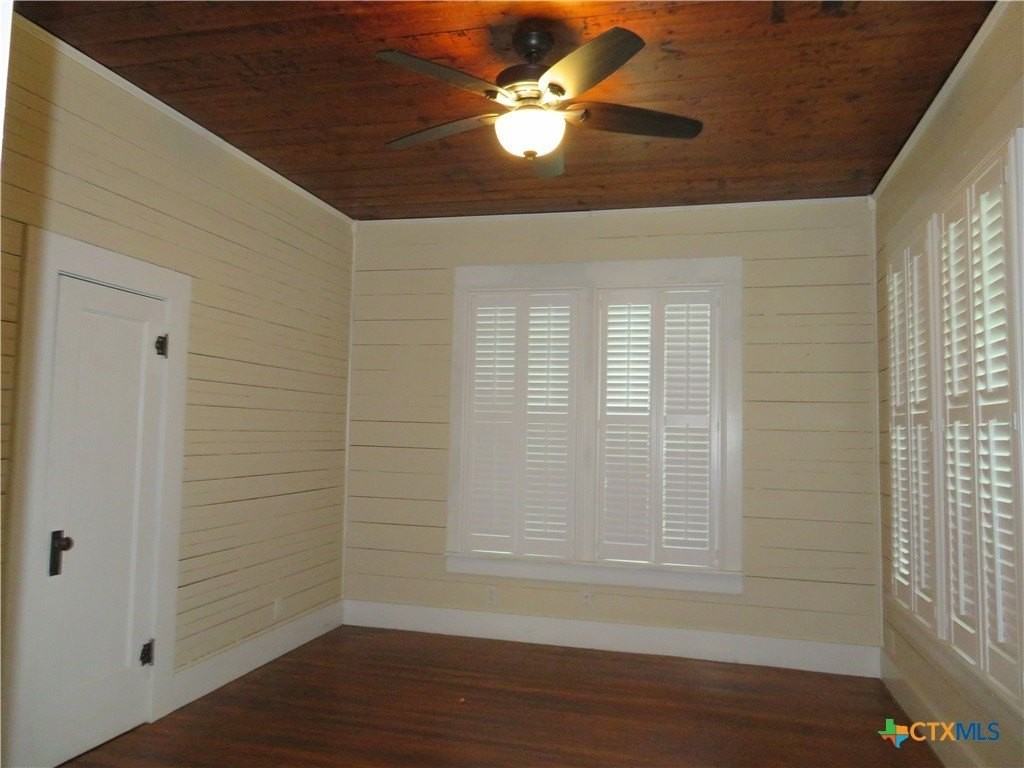 610 E Krezdorn St - Photo 7 of 28