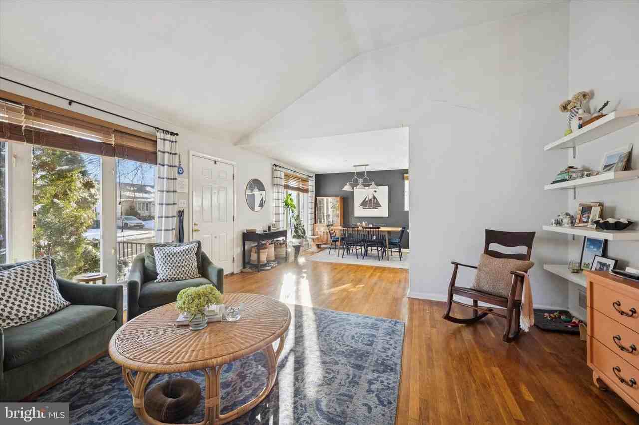 2210 Bradmoor Rd - Photo 5 of 25