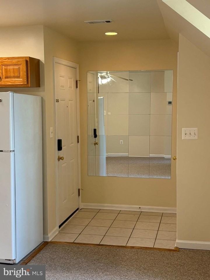 116 Hanover Rd - Photo 3 of 12