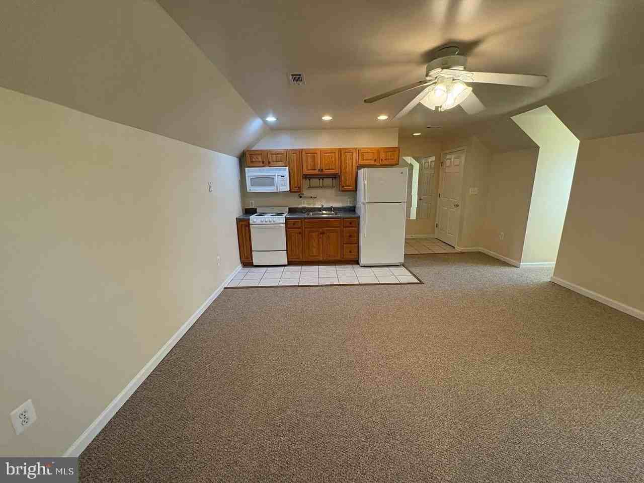 116 Hanover Rd - Photo 5 of 12